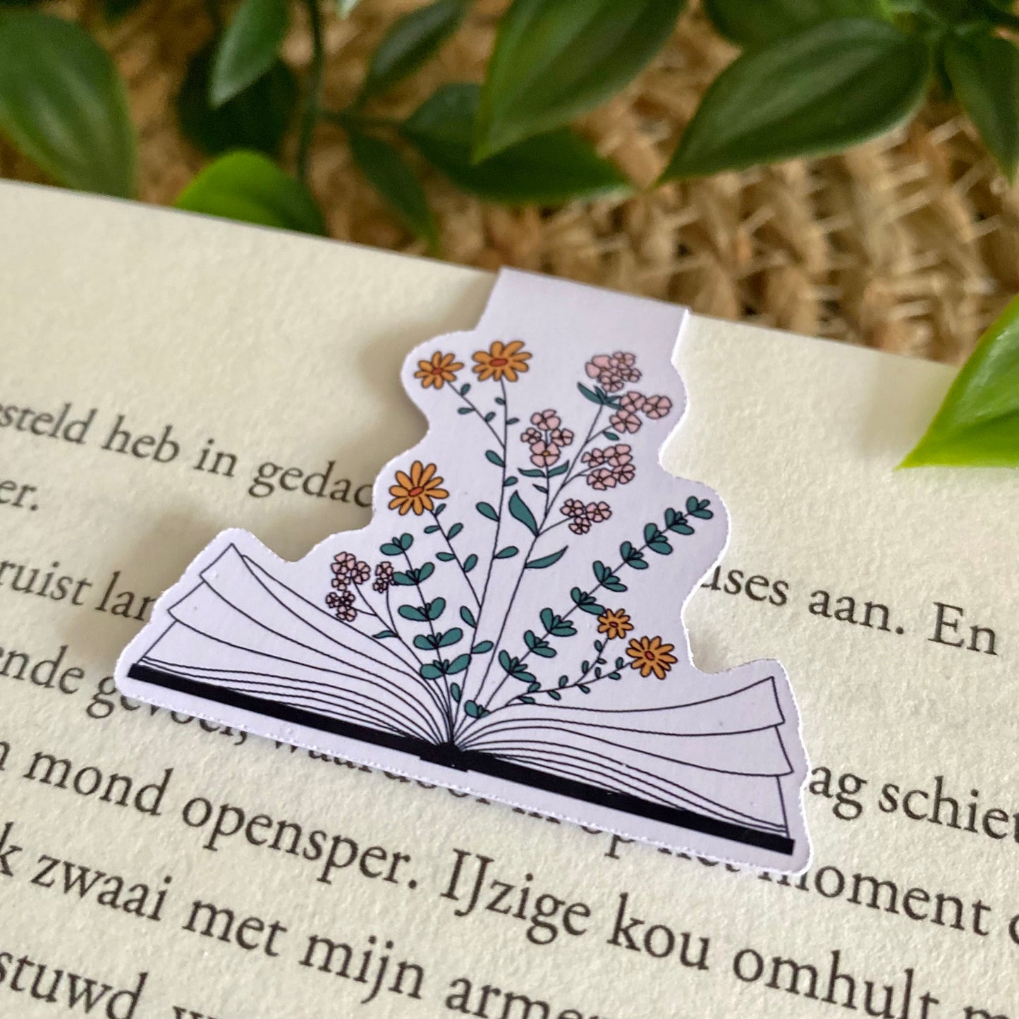 Flower book | Magnetic bookmark