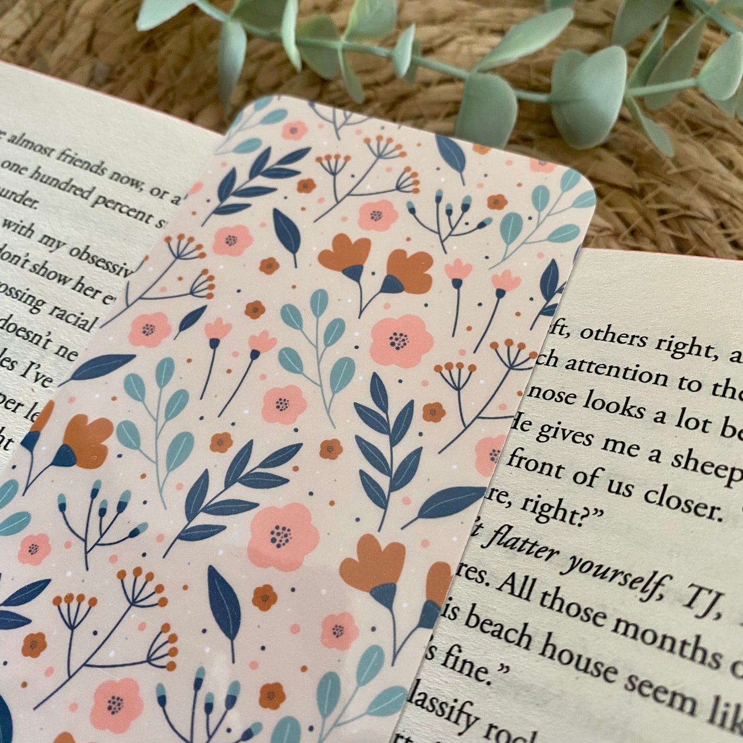 Flower pattern Beige | Bookmark